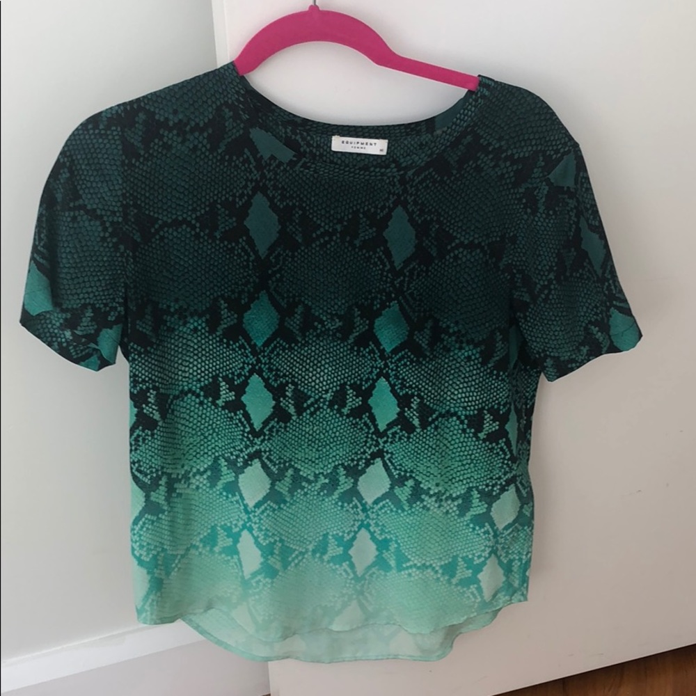 Equipment Snakeskin Top. Short sleeve.